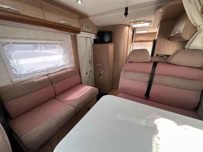 Adria Matrix M 680 SP 130PK TV Schotel Hefbed  foto: 6