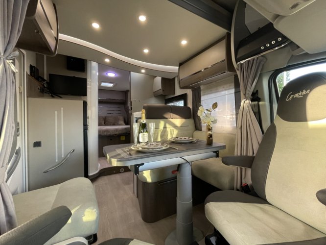 Chausson Graphite 288 AUTOMAAT QUEENSBED+HEFBED DIESELKACH foto: 18