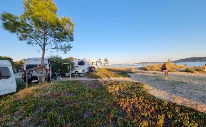 Carado 4 pers. Rent a Carado camper in Sint Jansteen? From €109 per day - Goboony photo: 0