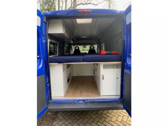 Peugeot Boxer 2.0 BlueHDI L3 Buscamper/Zeer complete camper met oa zonnepanelen, complete keuken en volledig 12 maanden BOVAG garantie foto: 7