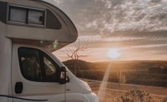 Adria Mobil 6 pers. Louer un camping-car Adria Mobil à Amersfoort? À partir de 73 € par jour - Goboony