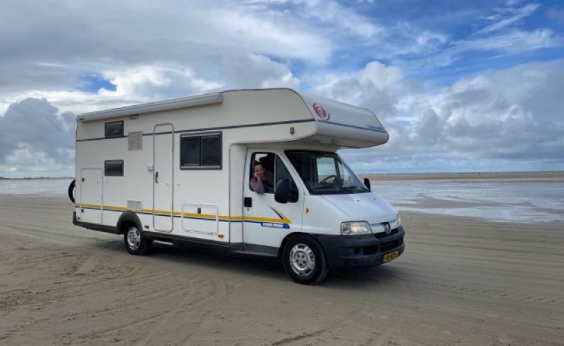 Eura Mobil 6 pers. Want to rent an Eura Mobil camper in Hilversum? From €95 per day - Goboony photo: 1