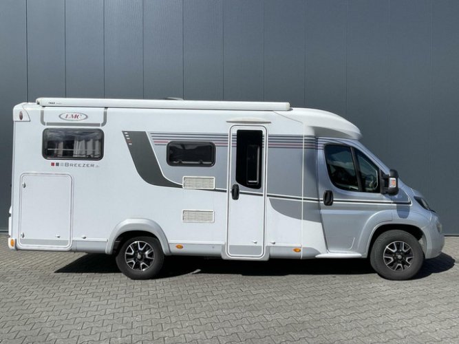 LMC V646 Breezer Automaat | 2 enkele bedden 80X193 |Airco | foto: 5