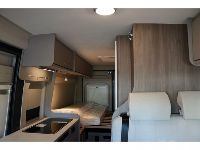 Carado CV640 Pro 2.2 Mulitjet 140pk | Lengtebedden | Thule Luifel | Uit voorraad leverbaar| foto: 16