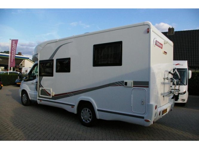 Challenger Genesis 288 EB Queensbed, top indeling. 