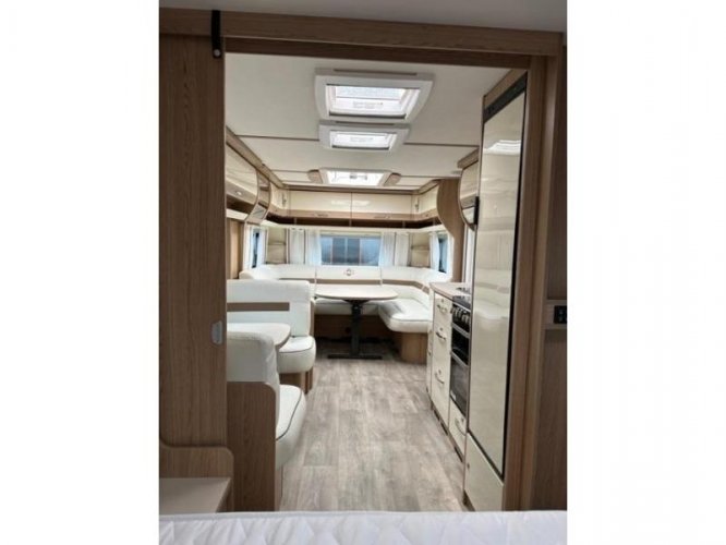 LMC Lord Brillant 690 Badkamer | vrijstaand bed  foto: 22