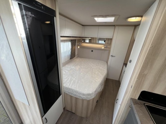 Hobby De Luxe 495 WFB Badkamer achterin!  foto: 6