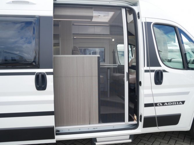 Adria Twin Axess 540, Compacte Buscamper!! foto: 21