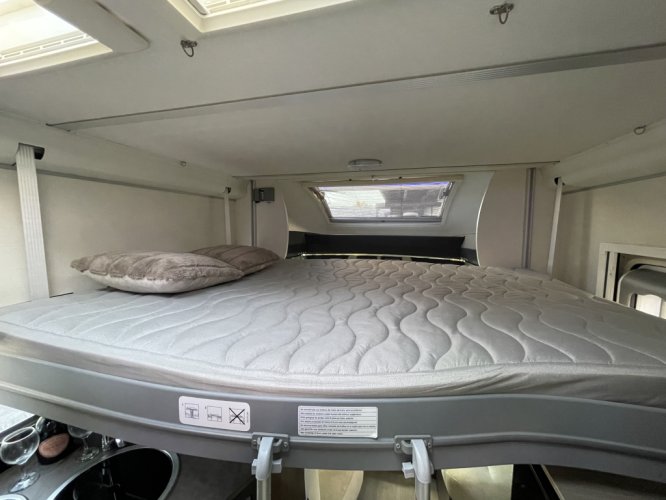 Chausson Challenger Graphite 288 AUTOMAAT QUEENSBED+HEFBED DIESELKACH