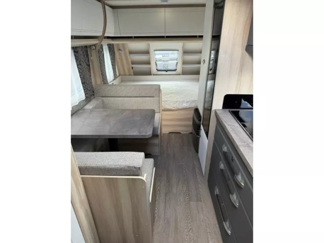 Hobby De Luxe 490 KMF 2025 | Stapelbed  foto: 16