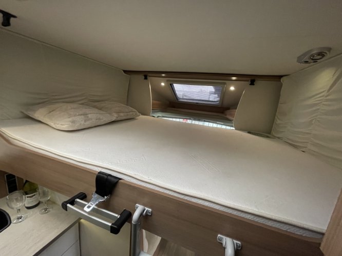 Adria Pilote Essentiel P746 QUEENSBED + HEFBED XXL GARAGE