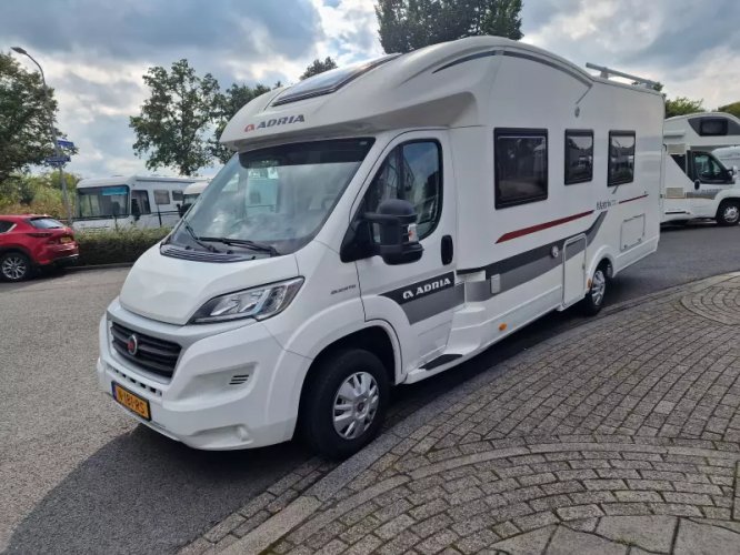 Adria Matrix Plus 670 SLT lage enkele bedde 