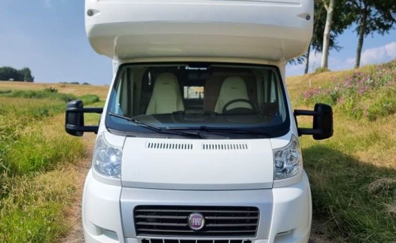 Mobilvetta 5 pers. Rent a Mobilvetta motorhome in Yerseke? From € 112 pd - Goboony photo: 1