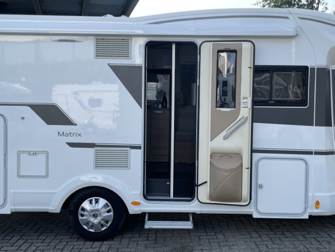 Adria MATRIX 600 DT XXL-HEFBED FACE TO FACE SCHOTEL CAMERA