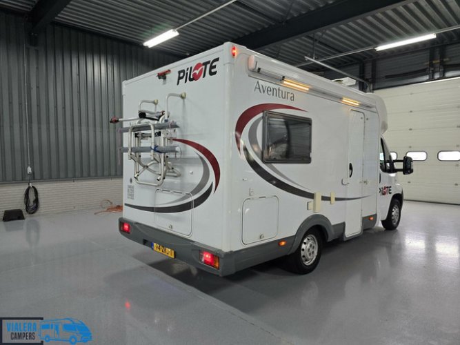 Pilote Aventura *Frans bed * Nette camper* Veel opties foto: 16