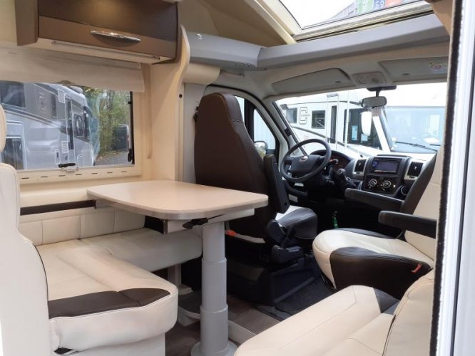 Chausson Welcome 727 Levelsysteem / kook unit  foto: 6