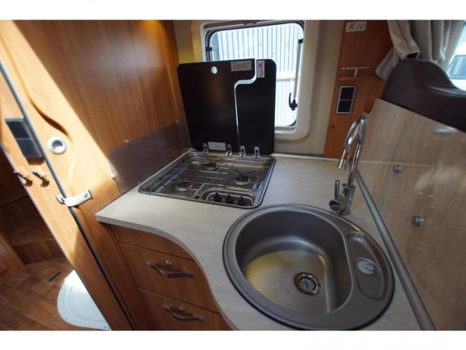 Hymer T698 CL queensbed, topstaat  foto: 10