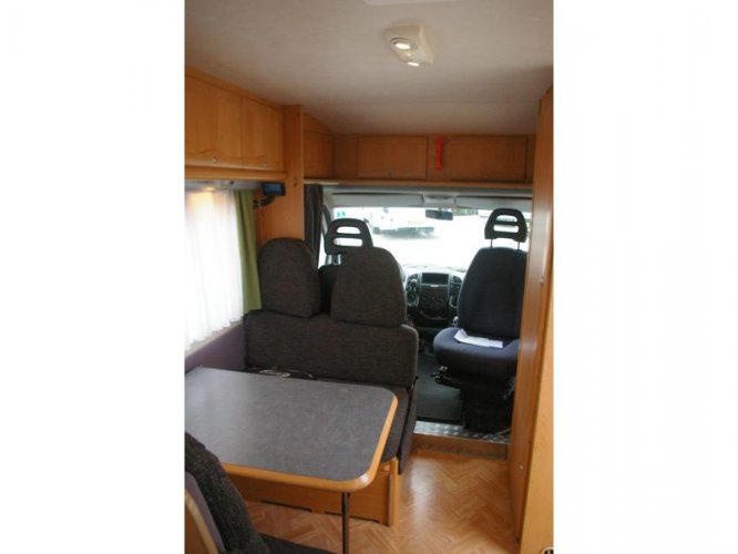 Adria Coral 573 DS Fransbed, Trienzit.  foto: 8