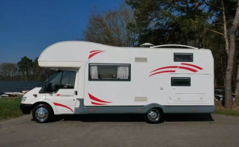 Ford 6 pers. Rent a Ford camper in 's-Gravenzande? From €88 p.d. - Goboony photo: 1