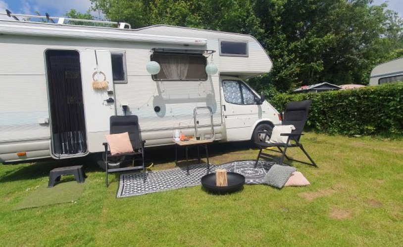 Rimor 6 pers. Rimor camper huren in Assendelft? Vanaf € 61 p.d. - Goboony