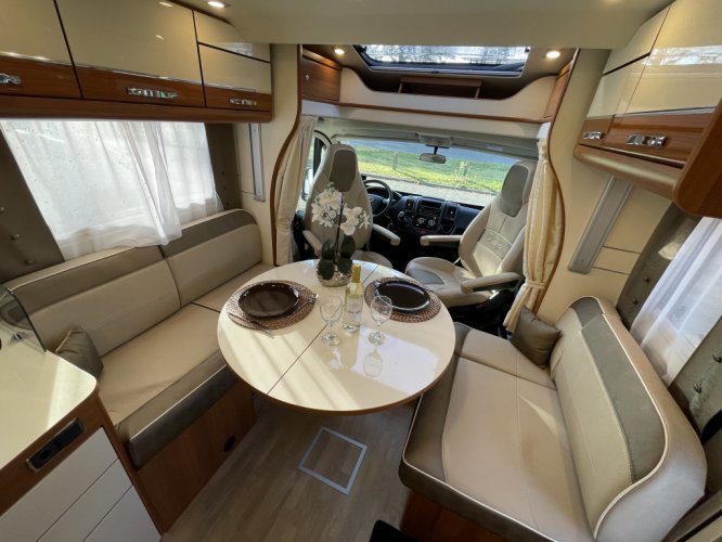 Rapido Fleurette Magister 70LMF QUEENSBED+HEFBED LUCHTVERING foto: 1