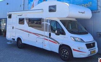 Sunlight 6 pers. Sunlight camper rental in Harderwijk? From € 121 pd - Goboony