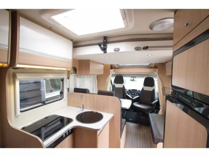 Sunlight T64 halfintegraal camper  foto: 12