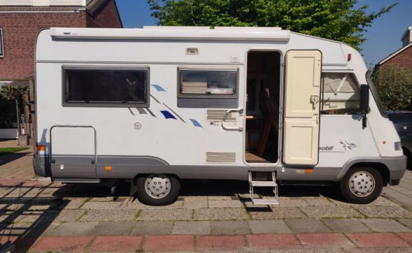 Hymer 4 pers. Rent a Hymer motorhome in Nieuwveen? From € 85 pd - Goboony photo: 0