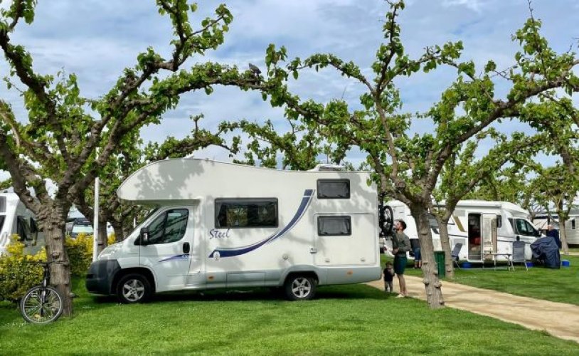 McLouis 6 pers. Want to rent a McLouis camper in De Bilt? From €79 per day - Goboony photo: 0