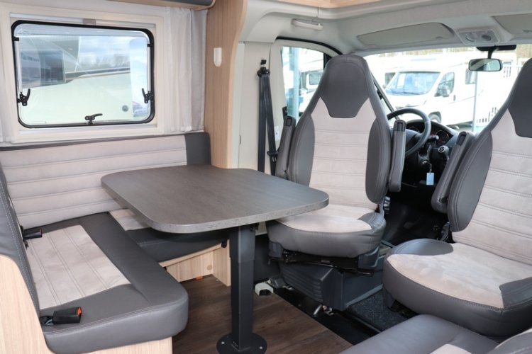 Sunlight Adventure Edition T 69 L met Queens en hefbed Fiat 140 pk collectie 2021 Hymer ( 72  foto: 37