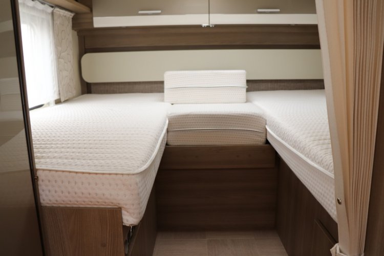 De Element T 668 G uit de stal van LMC lengte bedden compact 6.99 m collectie 2021 (63  foto: 44