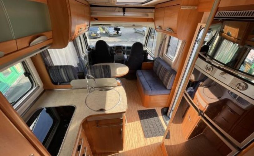 Hymer 4 pers. Rent a Hymer motorhome in Waddinxveen? From € 182 pd - Goboony photo: 1