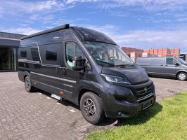 Adria Twin Supreme 640 SGX Zwart, hefbed in lengterichting, automaat zeer weinig km's