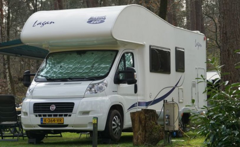 McLouis 4 pers. Rent a McLouis motorhome in Amsterdam? From € 109 pd - Goboony photo: 1