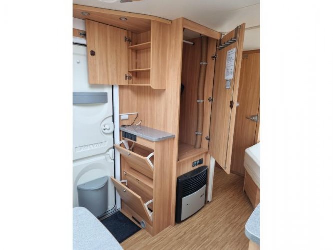 Dethleffs Camper Style 450 DB - Mover - Voortent -  foto: 7