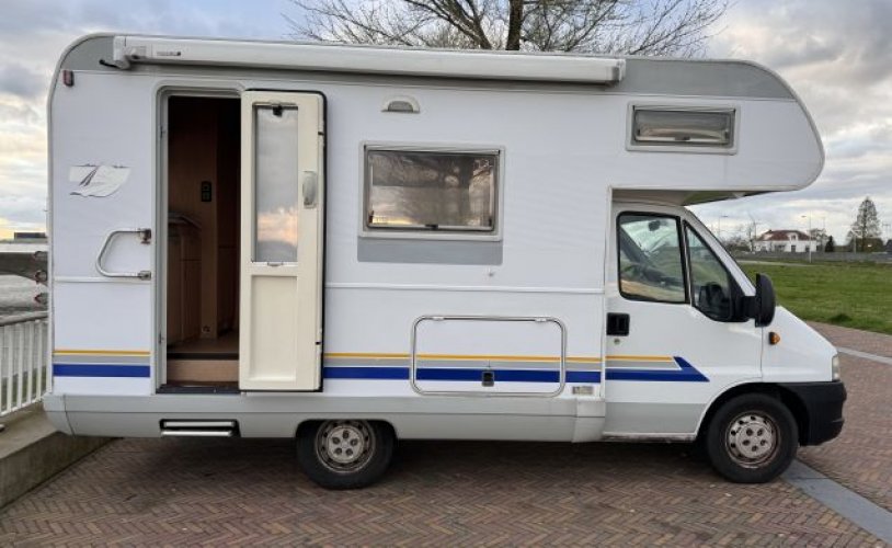 Burstner 5 pers. Louer un camping-car Bürstner à Nimègue À partir de 42 € par jour - Goboony photo : 1