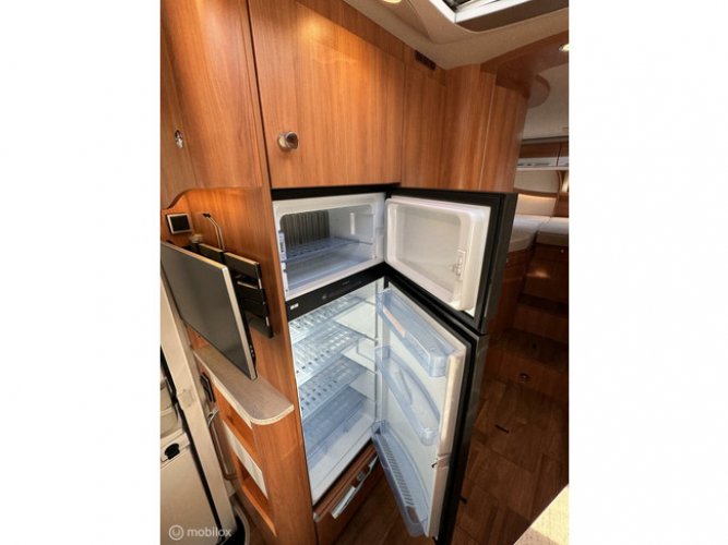 Hymer B678 DL Enkele Bedden Hefbed Zonnepanelen Grote Garage foto: 11