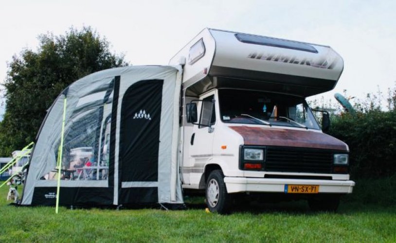 Peugeot 5 pers. Rent a Peugeot camper in Hilversum? From € 58 pd - Goboony photo: 0