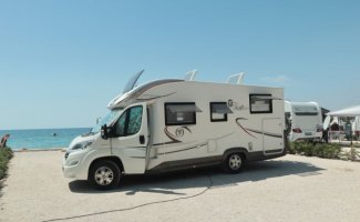 Elnagh 5 pers. Rent an Elnagh motorhome in Rotterdam? From € 121 pd - Goboony