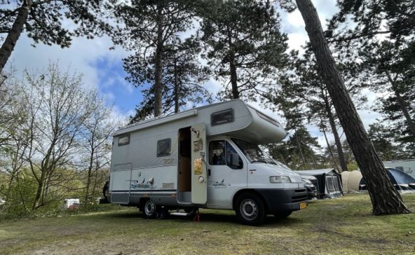 Dethleff's 4 pers. Rent a Dethleffs camper in Amstelveen? From € 121 pd - Goboony photo: 0
