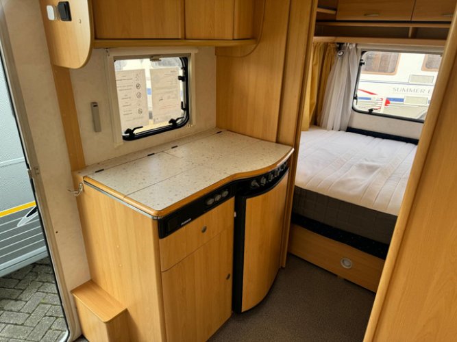 Dethleffs Camper 440 DB, VOORTENT foto: 5