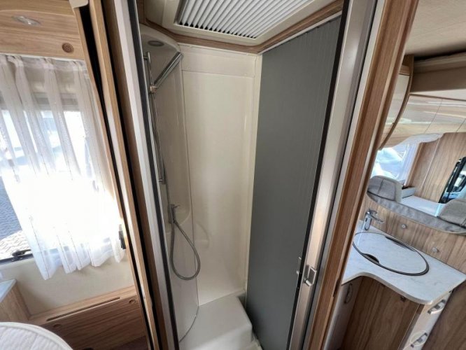 Hymer 698 CL Queensbed & Hefbed  foto: 12