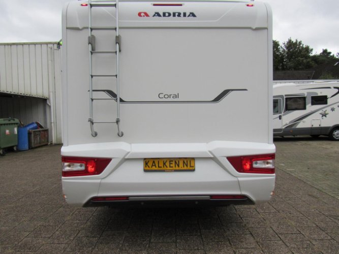 Adria Coral 600 sc Queensbed Groot Panodak 162PK bj2019