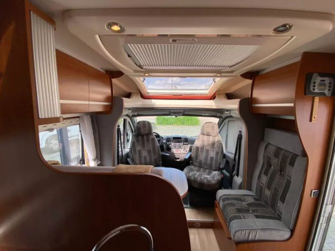 Chausson Welcome 78 Queensbed 83000 km 2010  foto: 10