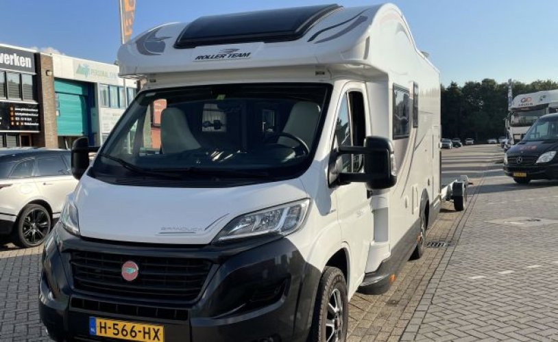Roller Team 4 pers. Rent a Roller Team camper in Velserbroek? From € 121 pd - Goboony photo: 1