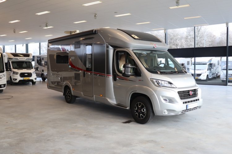 Bürstner Ixeo T 720 with single low beds entry height bathroom in the back Fiat 150 hp only 6790 km (80 photo: 0