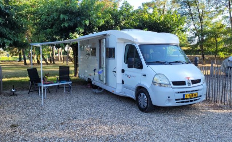 Renault 4 pers. Louer un camping-car Renault à Wognum ? A partir de 91€ par jour - Goboony photo : 0