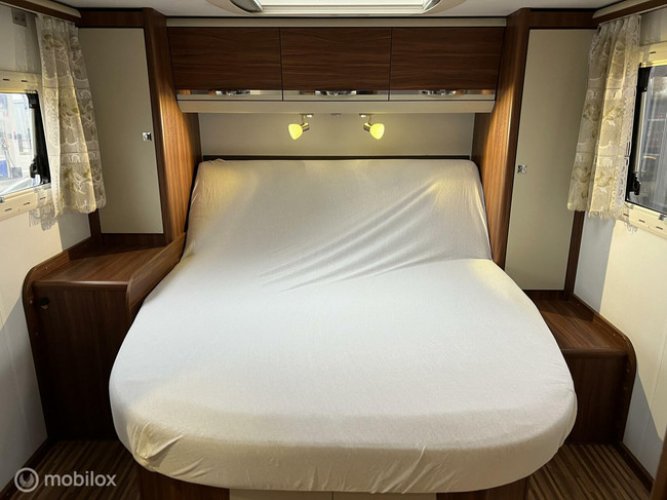 Adria Coral S 690SC Queensbed foto: 11