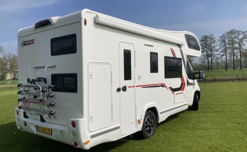 Challenger 7 pers. Louer un camping-car Challenger à Rouveen ? À partir de 145 € pj - Goboony photo : 1