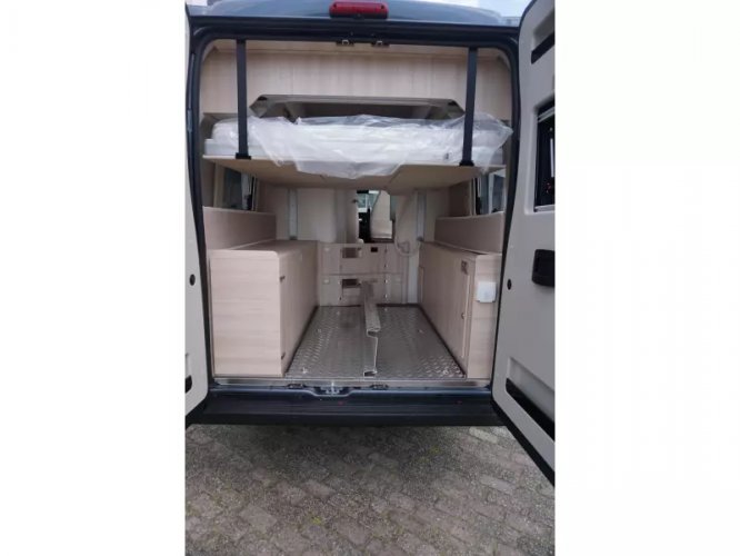 Eura Mobil Van 635 HB AUT/180PK/RIJ ASS. 